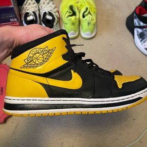 Jordan Alpha 1 Black Varsity Maize Size 13